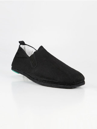 Black closed slippers