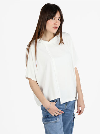 Blusa de mujer oversize con manga corta.
