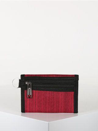 Brieftasche aus Stoff mit Riss