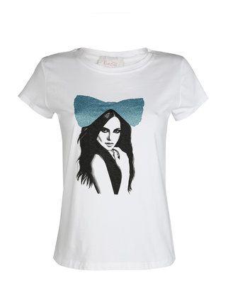 Camiseta de mujer de algodón con diseño.