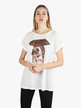 Camiseta maxi de mujer con estampado de diseño.