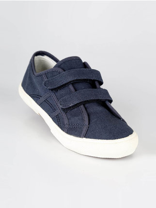 Canvas shoes with rips