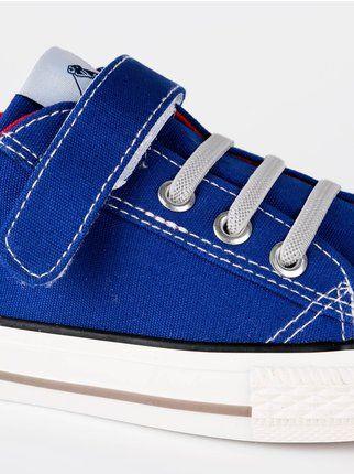 Canvas sneakers with tear