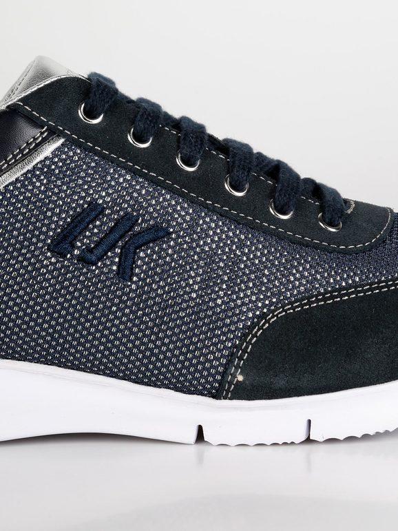 Casual shoes in blue leather and fabric