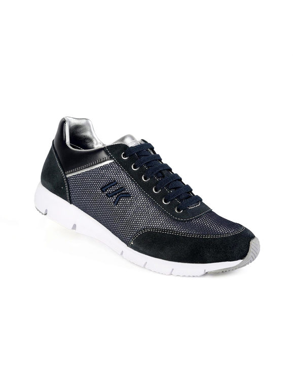 Casual shoes in blue leather and fabric
