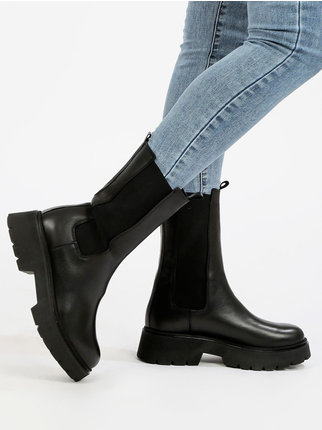 Chelsea boots in leather
