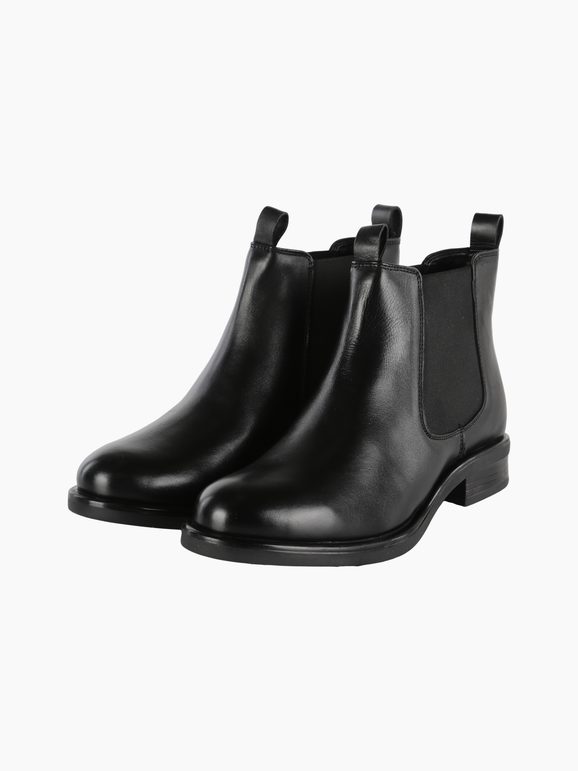 Chelsea model women's leather ankle boots