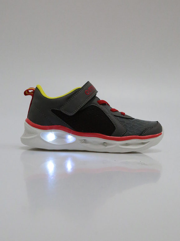 Children's sports shoes with lights