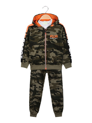 Children's sports suit with camouflage print
