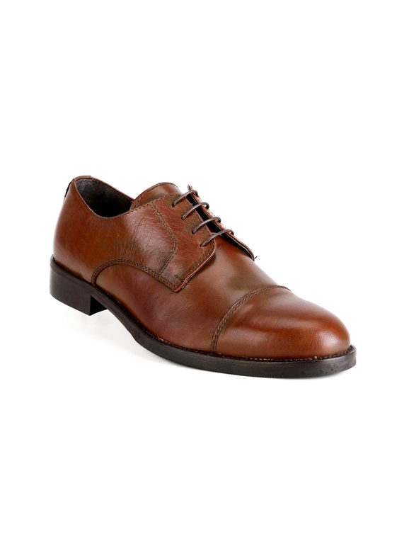 Classic leather shoes with laces