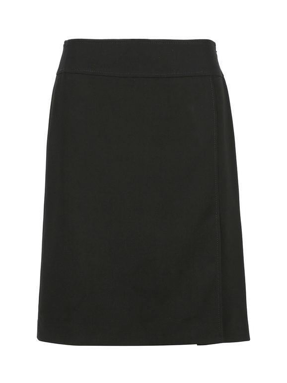 Classic skirt with slit