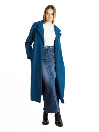 Classic women's coat with belt