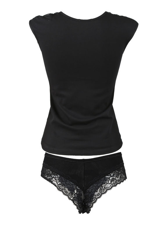 Coordinated black woman underwear with lace