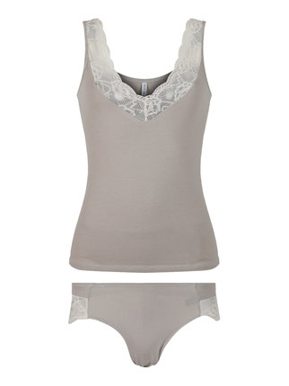 Coordinated underwear top + culottes with lace