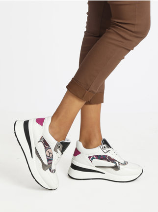 Damen-Sneaker mit Keilabsatz und Aufdruck