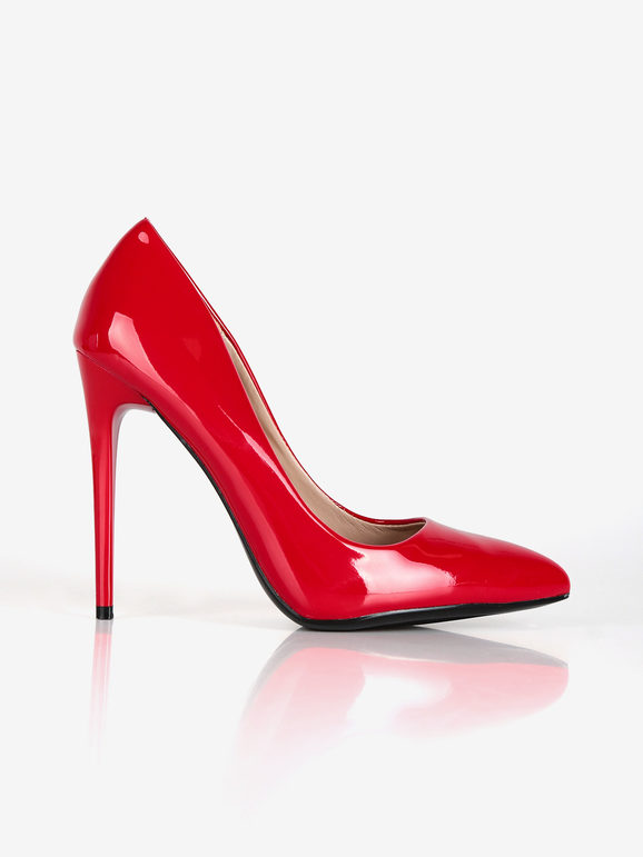 Decolletè in patent leather with stiletto heel