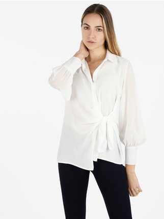 Elegant women's long-sleeved shirt