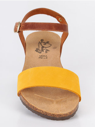 Flat sandals in yellow/brown leather
