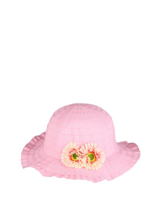 Girl's hat with flowers