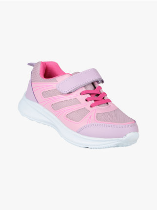 Girls' sports shoes with tear
