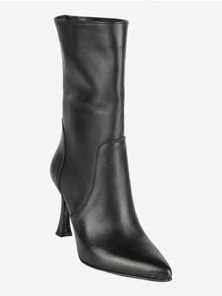 Heeled leather ankle boots