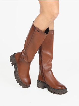 High women's boot with heel and platform