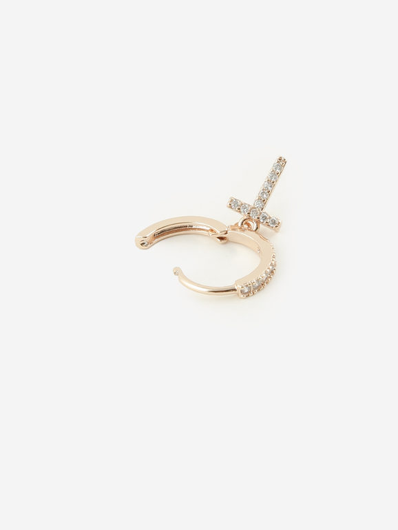Hoop earring with letter "T" pendant