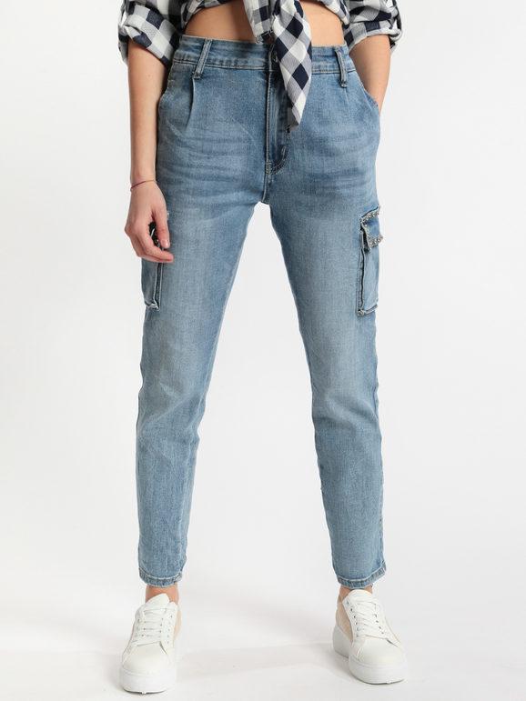 Jeans con tasche laterali e borchie