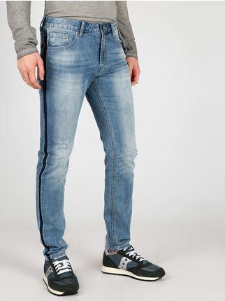 Jeans de efecto lavado con rotos
