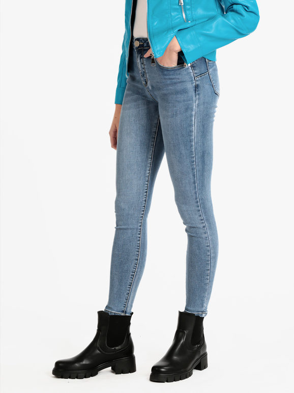 Jeans donna modello slim effetto push up