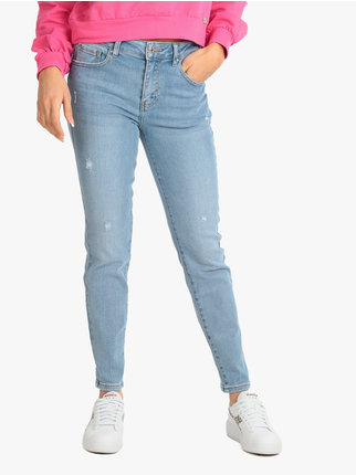 Jeans donna regular fit con strappi