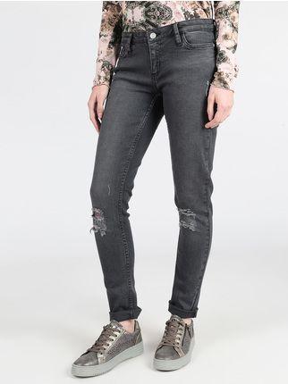 Jeans elasticizzati con strappi