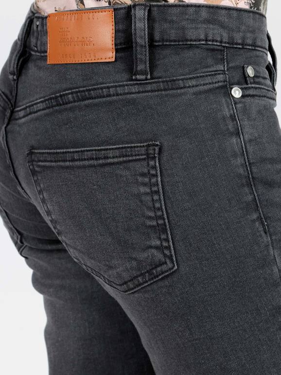 Jeans elasticizzati con strappi
