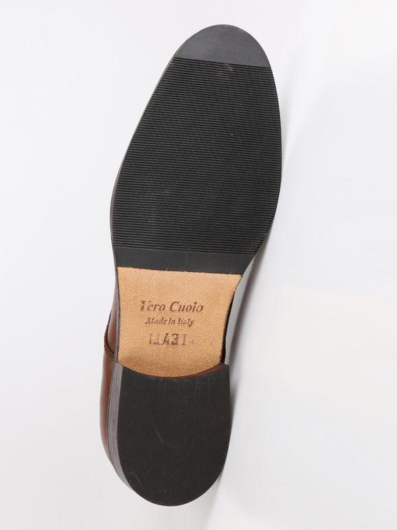 Klassische Schuhe aus Leder mit Schnürsenkeln
