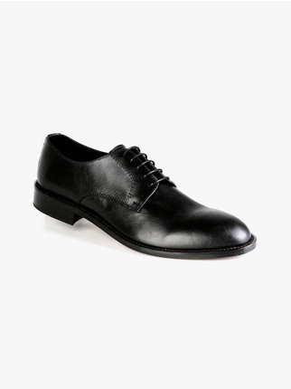 Klassische Schuhe aus schwarzem Leder