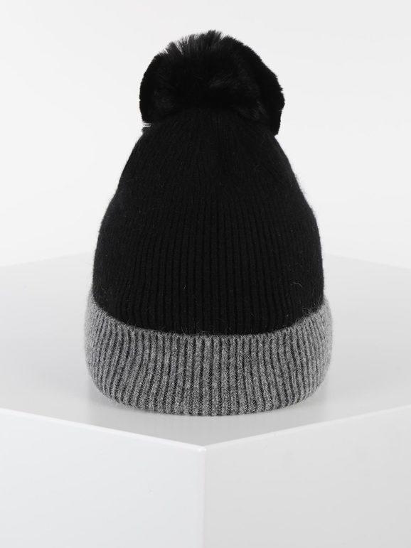 Knitted hat with pompom