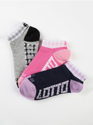Kurze Socken für Mädchen. Packung mit 3 Paaren
