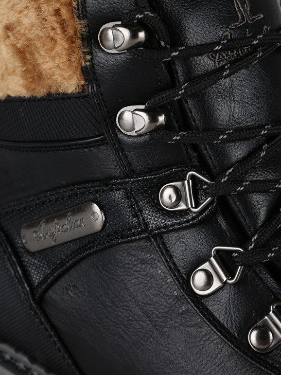 Lace-up boots with fur