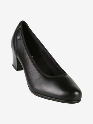 Leather pump with heel