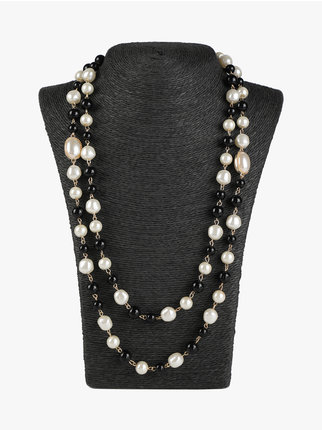 Long women's necklace with stones and pearls