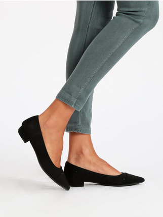 Low pointed suede pumps