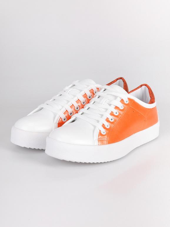 Low sneakers with platform