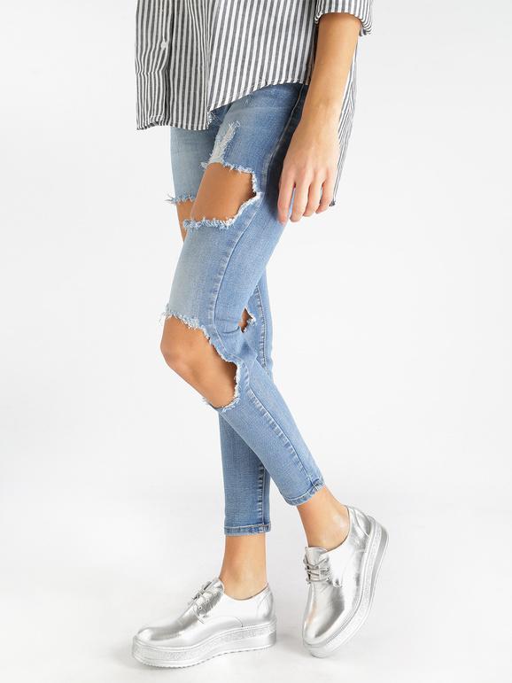 Low-waisted ripped jeans
