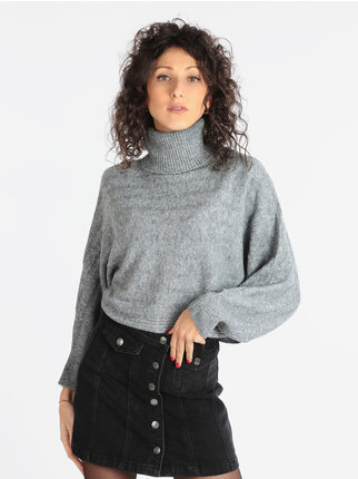 Maglione dolcevita modello cropped da donna