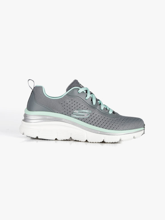 MAKE MOVES  Women's sports sneakers