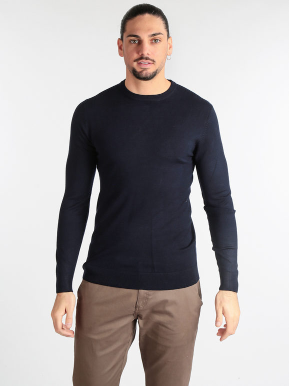 Men's round-neck pullover in solid color
