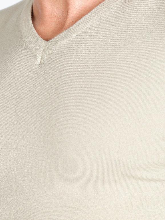 Men's V-neck pullover