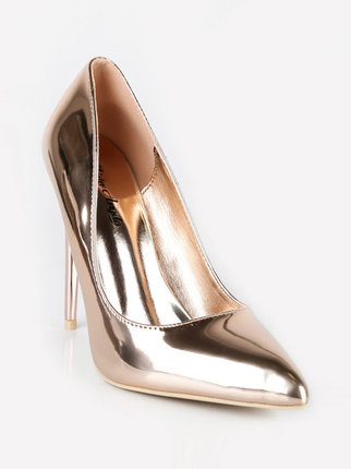 Metallic decolletè with stiletto heel