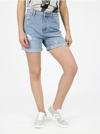 Mom Bermuda shorts in high-waisted jeans