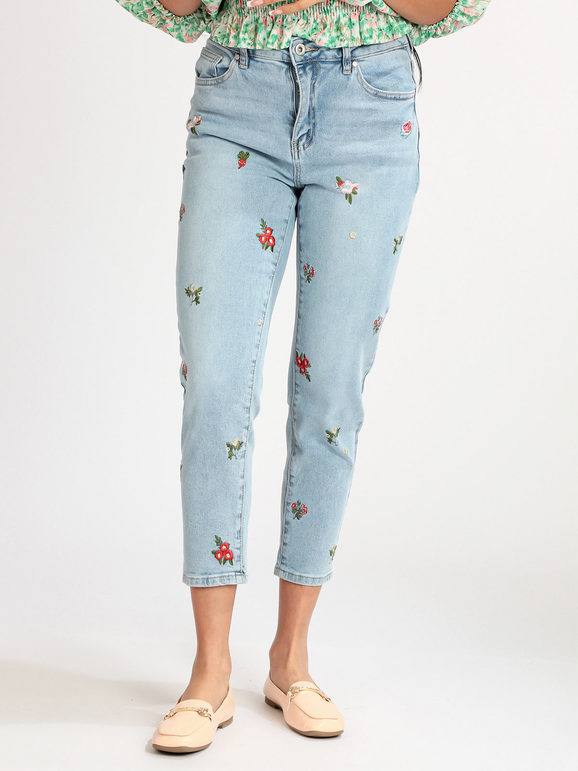 Mom jeans de mujer con bordado de flores